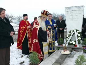 Slujbă religioasă oficiată de Î.P.S. Pimen la mormântul Maestrului Ion Irimescu