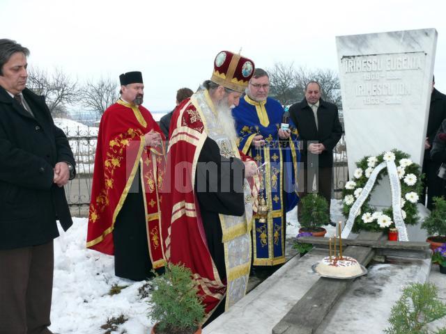 Slujbă religioasă oficiată de Î.P.S. Pimen la mormântul Maestrului Ion Irimescu