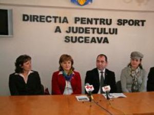 Elisabeta Lipă (centru) şi colegele ei, în timpul conferinţei de presă susţinută la Suceava