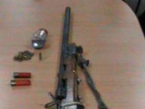Descindere poliţie: Arsenal de vânătoare, confiscat din casa unui bărbat din Slatina