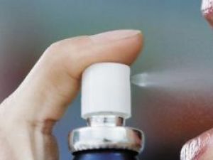 Există sprayuri care maschează temporar mirosurile şi elimină bacteriile Foto: CORBIS