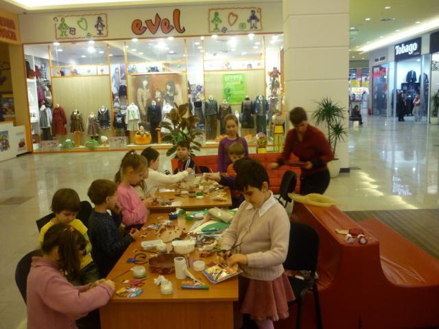 Palatul Copiilor: O alternativă de petrecere a timpului liber şi de descoperire a aptitudinilor. Dându-le copiilor ocupaţie, violenţa în rândul acestora va scădea