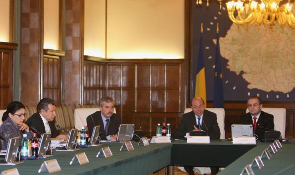 Guvernul vrea să împrumute 12 miliarde de euro de la FMI şi 7 miliarde de euro de la UE. Foto: CAPP