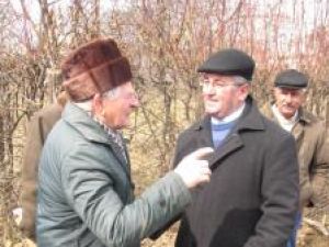 În Burdujeni sat, Ion Lungu s-a întâlnit cu socrul preşedintelui Basescu