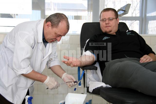 Bogdan Manea, iniţiatorul acţiunii de ieri, a fost printre cei care a donat sânge