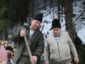 Vasile Florea şi Ticuţă Ilişanu, doi dintre plutaşii de pe Bistriţa