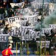 Suporterii echipei Steaua Bucureşti afişează bannere în meciul cu Poli Iaşi. Foto: MEDIAFAX