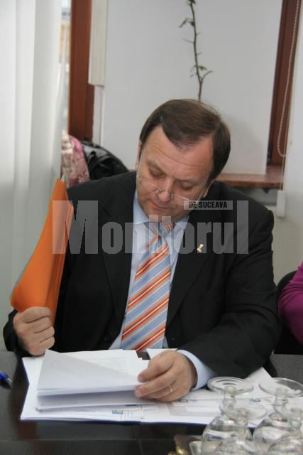 Gheorghe Flutur: „La întocmirea bugetului judeţului pentru anul 2009 am păstrat proporţiile stabilite prin bugetul naţional”