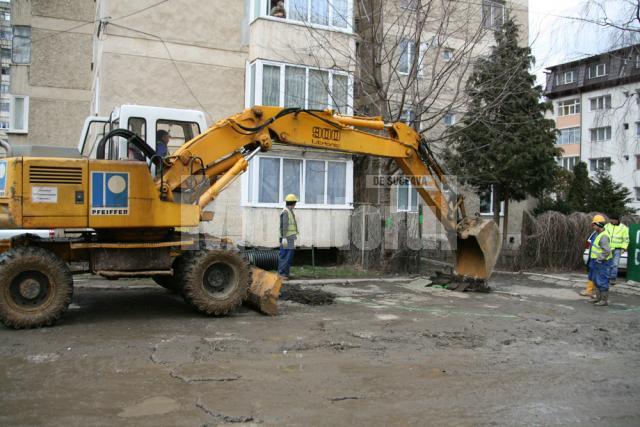 Pentru recuperarea robotului miniatural angajaţii, ACET au săpat cu excavatorul într-o parcare din cartierul George Enescu
