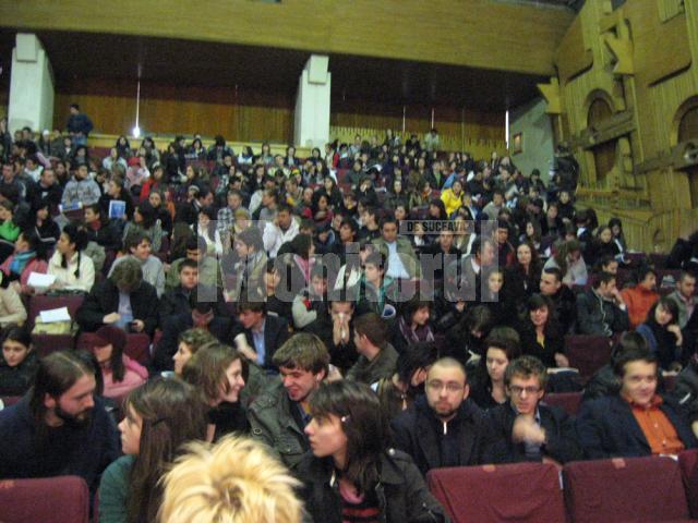 Aproape 800 de elevi din liceele sucevene au participat la conferinţa de ieri