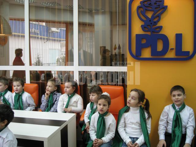 Copiii din “Patrula ECO-ŢĂNDĂREII” au făcut oră de educaţie ecologică în biroului deputatului Ioan Bălan