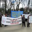 Aproximativ 150 de sindicalişti din judeţul Suceava, afiliaţi Confederaţiei Naţionale „Cartel Alfa”, au pichetat ieri, între orele 11:00 şi 13:00, Prefectura Suceava