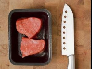 Există mai multe explicaţii care fac legătura între consumul de carne roşie şi creşterea ratei mortalităţii. Foto: ZEFA