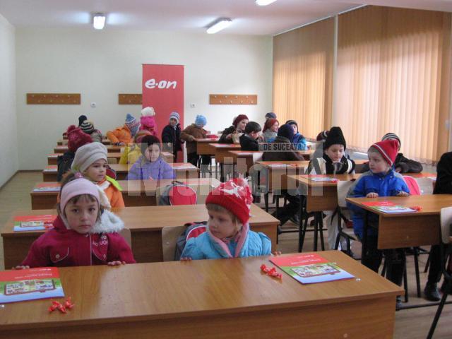 Umanitar: E.ON România a „adoptat” 75 de elevi din Brodina