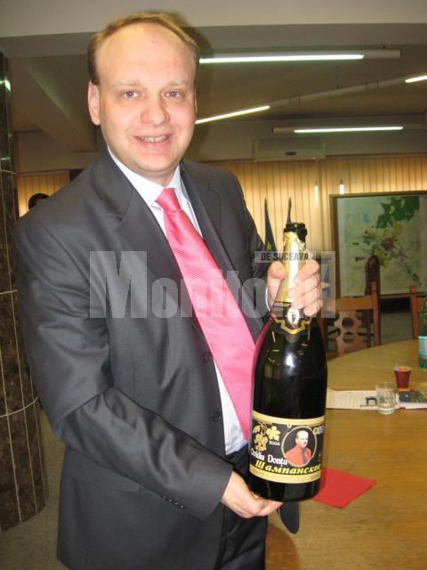 Şampania marca Donţu, servită colegilor din Consiliul Local
