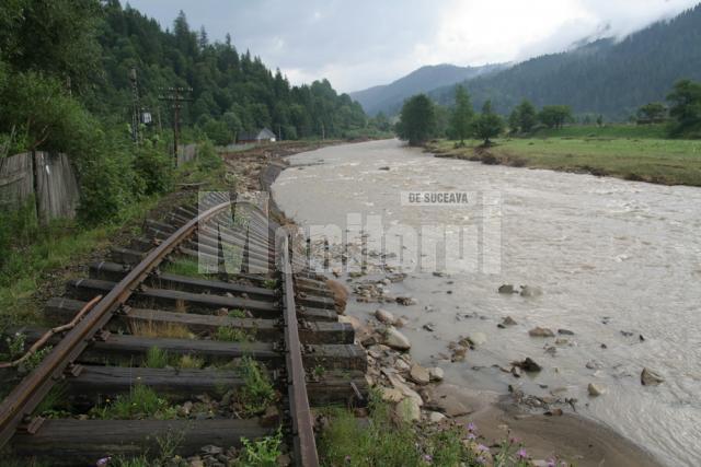 O parte dintre liniile de cale ferată sunt distruse de inundaţiile din vara anului trecut şi nu mai prezintă interes pentru investitori