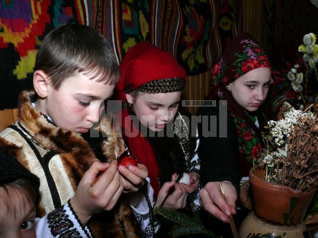 Paltinu: Concursul “Oul închistrit” - o garanţie a păstrării tradiţiilor bucovinene