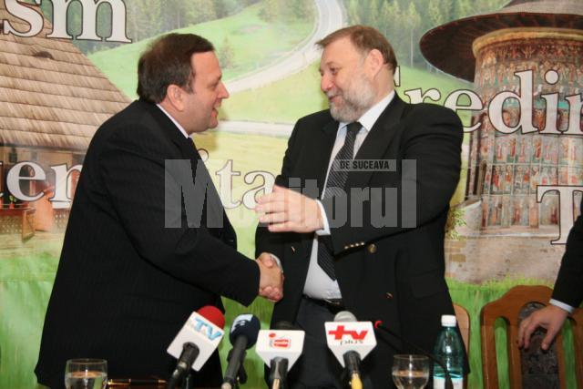 Preşedintele CJ Suceava, Gheorghe Flutur, şi secretarul de stat în cadrul Ministerului Dezvoltării, Răzvan Murgeanu