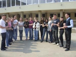 Solidaritate cu ţara: Studenţii şi elevii basarabeni din Suceava protestează faţă de rezultatul alegerilor din Republica Moldova