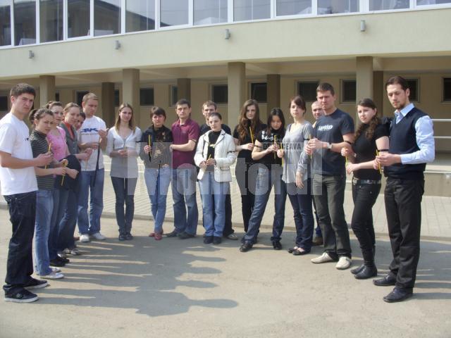 Solidaritate cu ţara: Studenţii şi elevii basarabeni din Suceava protestează faţă de rezultatul alegerilor din Republica Moldova
