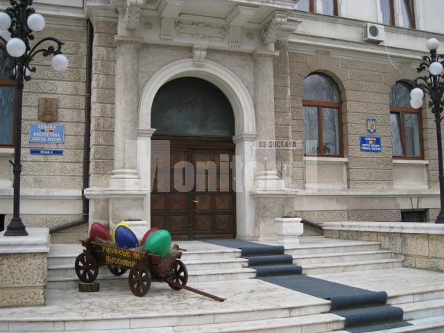 Decoraţiuni: Căruţă cu ouă pe treptele Palatului Administrativ