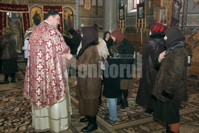 Slujbele deniilor arată puterea pocăinţei. Foto: Marius ŞUIU