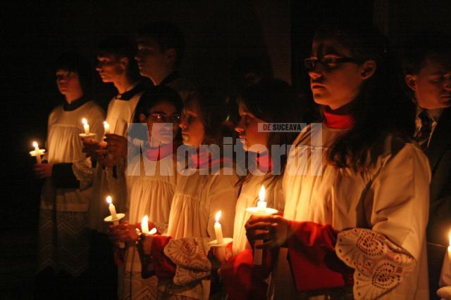 Credincioşii catolici au luat „Lumina lui Cristos”