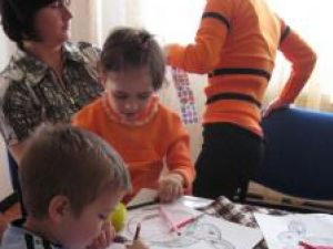 Copiii cu dizabilităţi se pregătesc de Paşti