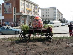 Simbol: Ou tradiţional şi în centrul Fălticeniului