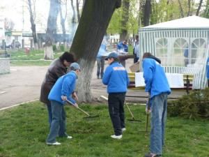 Campanie de igienizare şi înfrumuseţare a parcului din Iţcani