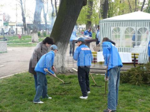 Campanie de igienizare şi înfrumuseţare a parcului din Iţcani