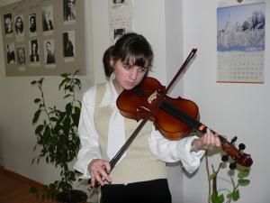 Violeta Burciu ştie exact ce va ajunge când va fi mare: violonistă