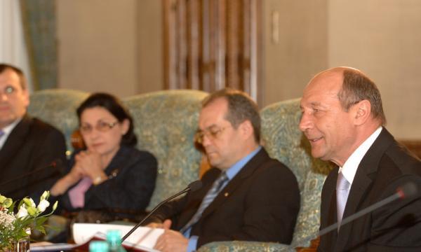 Traian Băsescu, alături de premierul Boc, la întâlnirea cu sindicatele. Foto: Sorin LUPŞA