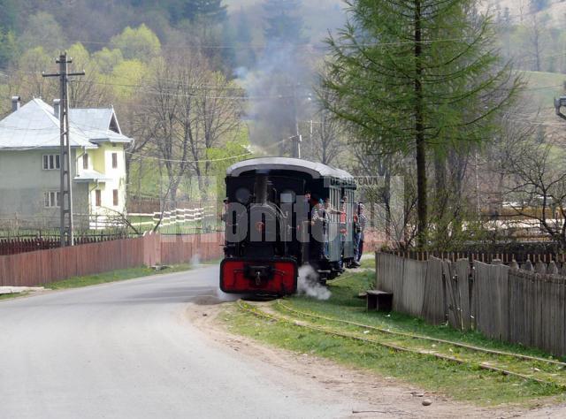 Istorie feroviară: Mocăniţa de la Moldoviţa a atras, în weekend, peste o mie de turişti
