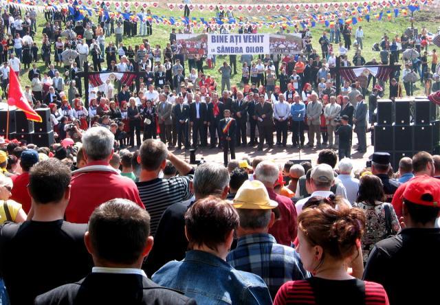 Preşedintele Traian Basescu  a participat la serbarea câmpeneasca Sâmbra Oilor, la Huta Certeze. Foto: MEDIAFAX
