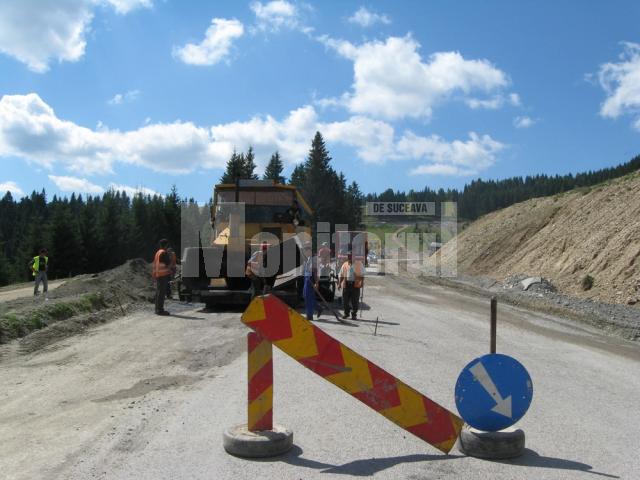 Probleme: Lucrările la DN 17 blocate în zona Vama-Prisaca Dornei
