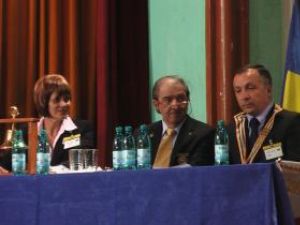 Înfiinţarea Club Rotary „Dorna” s-a făcut în prezenţa membrilor Clubului din Suceava şi a numeroşi oaspeţi