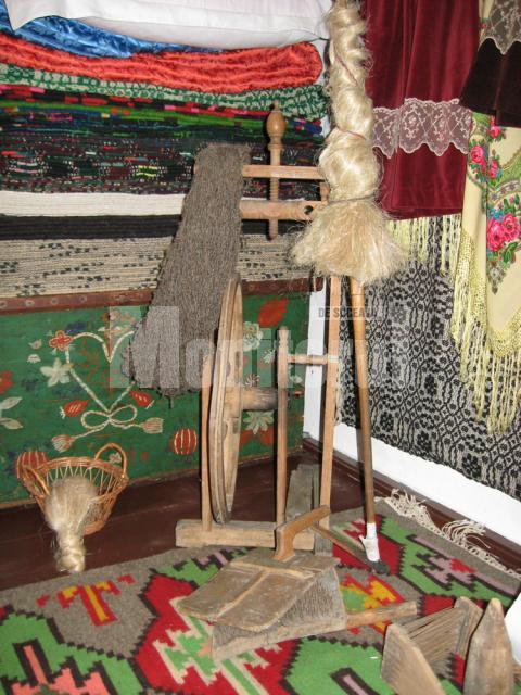 Colţ din camera cu obiecte tradiţionale