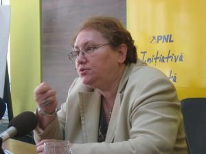 Renate Weber: „Sunt interesată cum se va poziţiona doamna Monica Macovei cu voturile popularilor europeni, care încalcă grosolan drepturile omului”