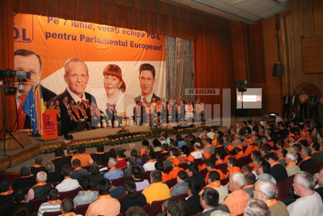 Eveniment: Familia PD-L Suceava şi rudele i-au fost alături lui Petru Luhan la lansarea candidaturii