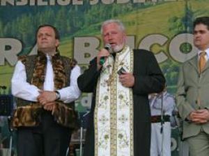 Gheorghe Flutur, alături de Ministrul Culturii Theodor Paleologu şi protopopul Goraş