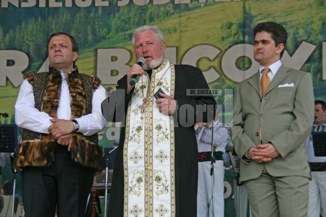 Gheorghe Flutur, alături de Ministrul Culturii Theodor Paleologu şi protopopul Goraş