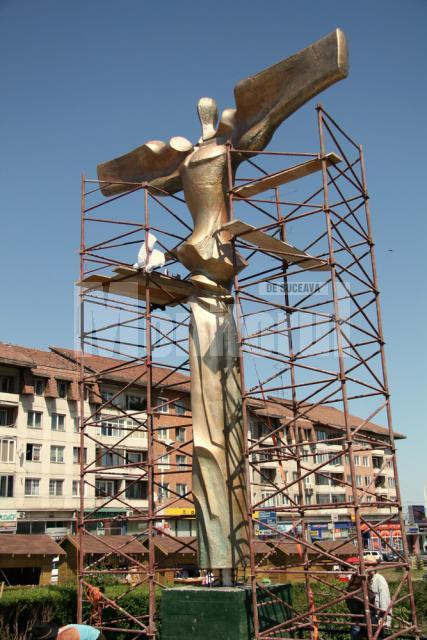 Monumentul eroilor şi martirilor Bucovinei va fi sfinţit astăzi, la ora 12