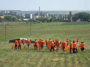 Membri ai Organizaţiei Municipale Suceava a Tinerilor PD-L au participat, ieri, la o acţiune de ecologizare