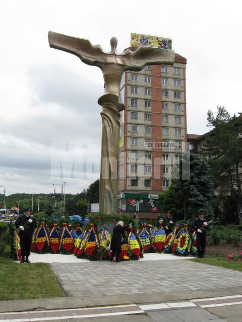„Bucovina înaripată” a fost dezvelită şi sfinţită în centrul Sucevei