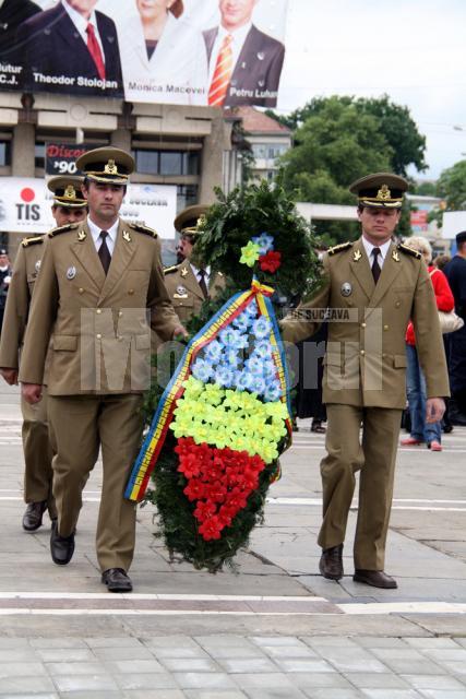 Festivitate: „Bucovina înaripată” a fost dezvelită şi sfinţită în centrul Sucevei
