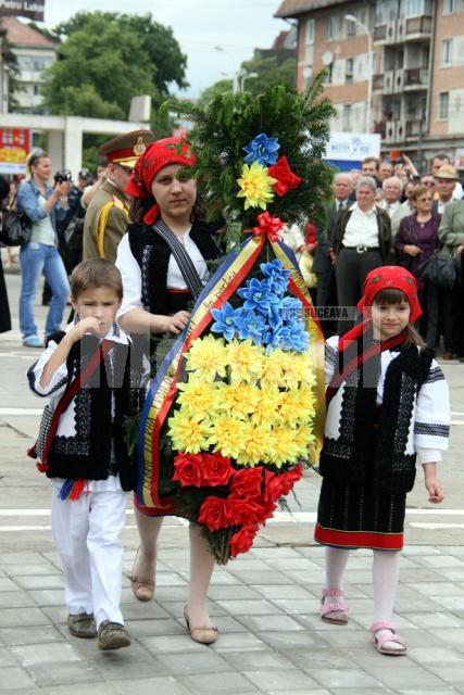 Festivitate: „Bucovina înaripată” a fost dezvelită şi sfinţită în centrul Sucevei