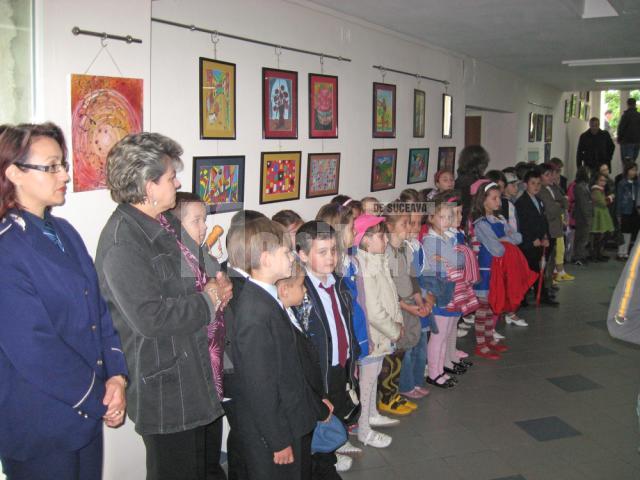 De Ziua Copilului: Expoziţie de pictură şi muzică populară, în holul poliţiei