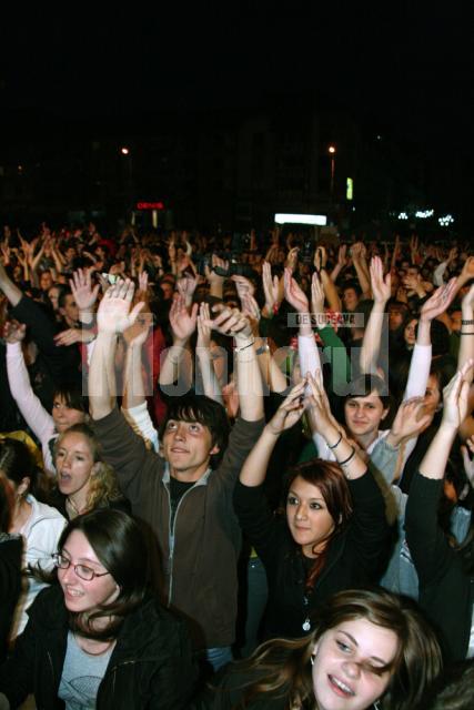 Mii de suceveni au participat la concertul susţinut de Voltaj