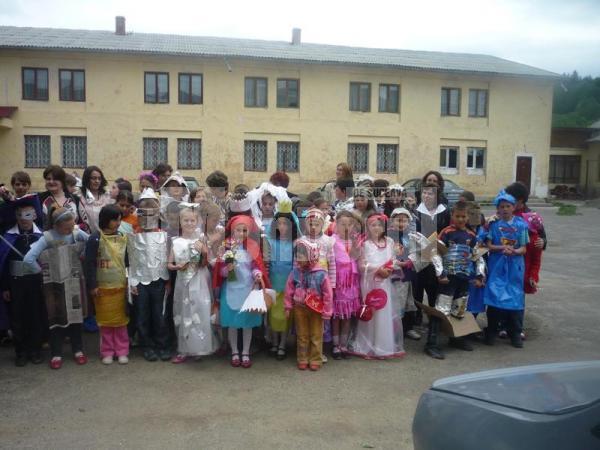 Proiect: „Parada modei ecologice”, la Grupul Şcolar Moldoviţa